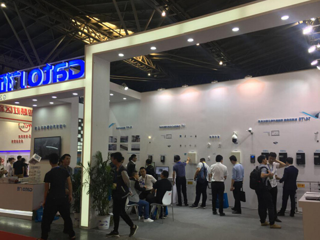致敬匠心,HB火博·体育
F5振动光纤荣获“十大创新产品奖”(图2) 致敬匠心,HB火博·体育
F5振动光纤荣获“十大创新产品奖”(图2)